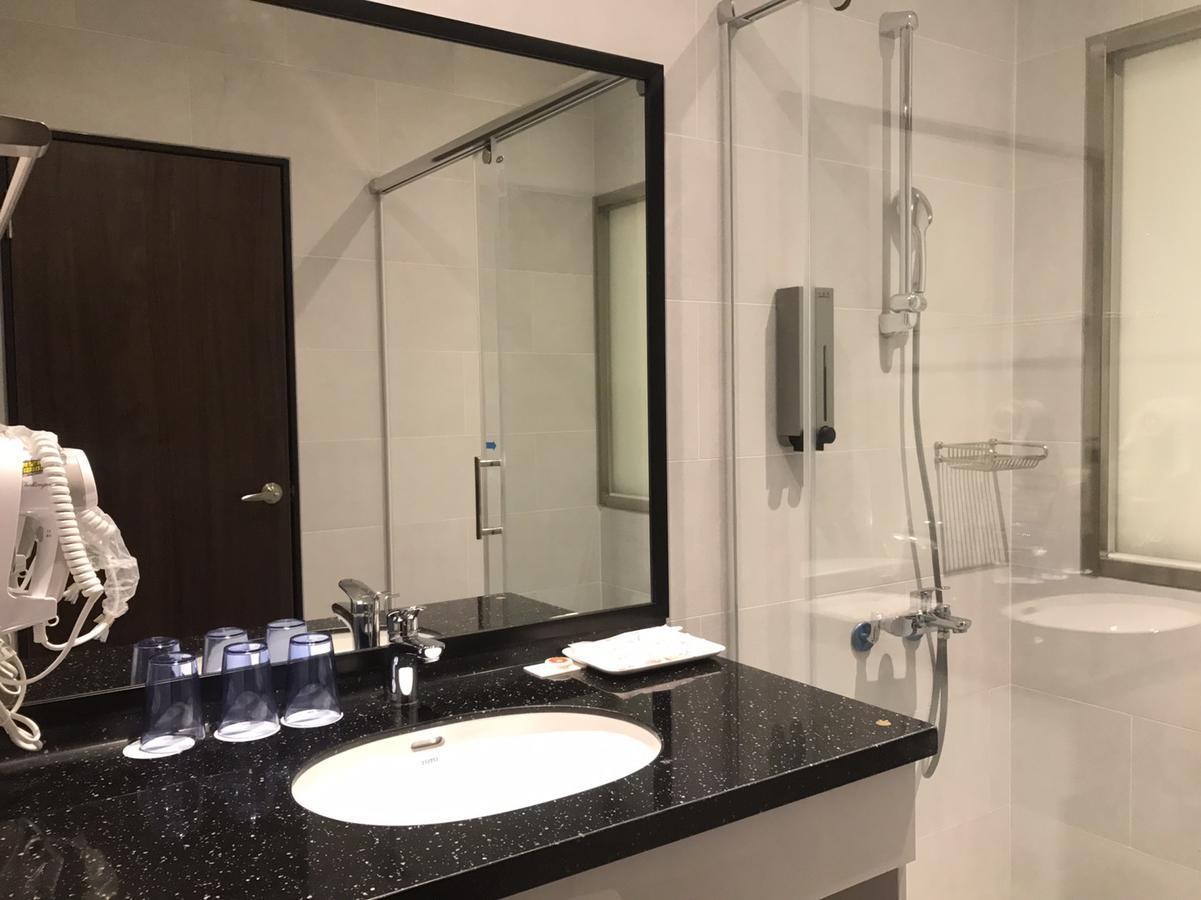 Chii Lih Hotel - Taitung Bagian luar foto